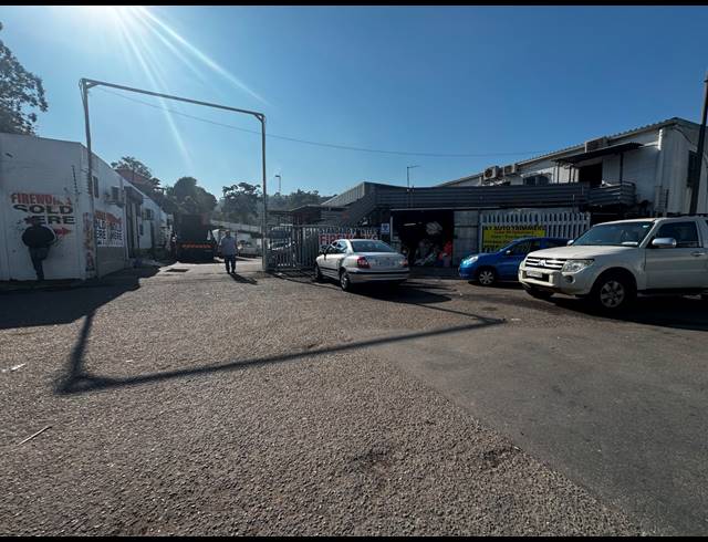 2,397M² WAREHOUSE FOR SALE IN SPRINGFIELD PARK